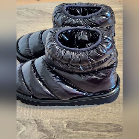 WOMEN'S ZARA BLACK UGGS SIZE GREAT CONDITION. - Picture 2 of 4